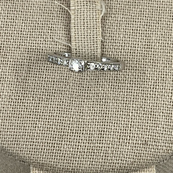 Vintage 925 FAS Sterling Silver Ring Size 7 CZ Solitaire & Channel Accents - Picture 3 of 17